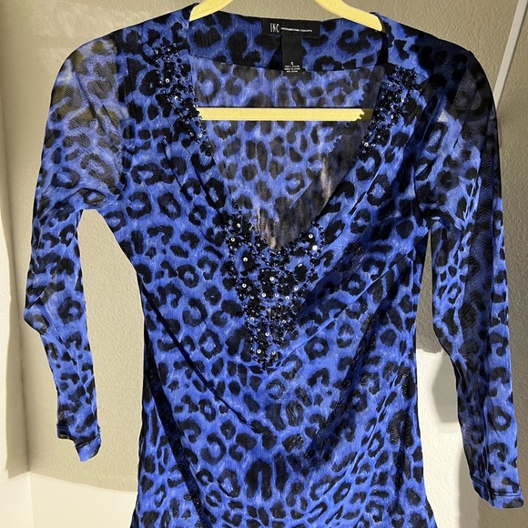 International Concepts Size Small 1/4 sleeve top, beads in front at neckline - Picture 4 of 8